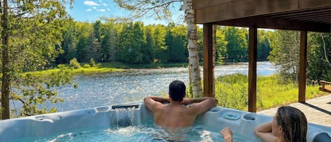Outdoor spa tub