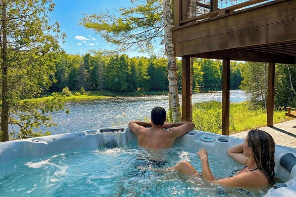 Outdoor spa tub