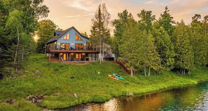 Luxury Northwoods Retreat · Hot Tub · Sleeps 12