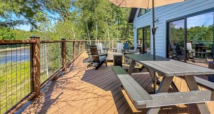 Lux Riverside Lodge w/ Hot Tub • Sleeps 12