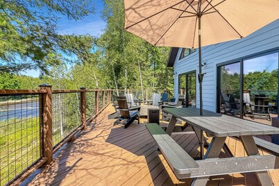 Lux Riverside Lodge w/ Hot Tub • Sleeps 12