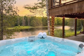 Outdoor spa tub - Luxury Northwoods Retreat · Hot Tub · Sleeps 12 (Cornell)