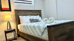 Room - Niagara Getaway 
4bdrm, 4bths. 18 min to Falls.
'Isla Paraiso Verde' (Thorold)