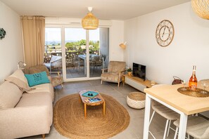 TV - Sète, Beau T4, proche plages, terrasse et parking (Sète)