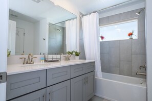 Hair dryer, towels - Last Minute Disney Getaway! Private Pool & Themed Bedrooms. Book Now! #119783 (Orlando)