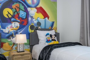 4 bedrooms, iron/ironing board, WiFi, bed sheets - Last Minute Disney Getaway! Private Pool & Themed Bedrooms. Book Now! #119783 (Orlando)