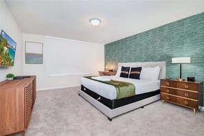 5 bedrooms, iron/ironing board, WiFi, bed sheets