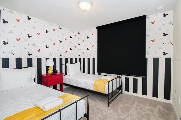 5 bedrooms, iron/ironing board, WiFi, bed sheets