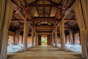 Cortinas blackout, wifi gratis y ropa de cama 