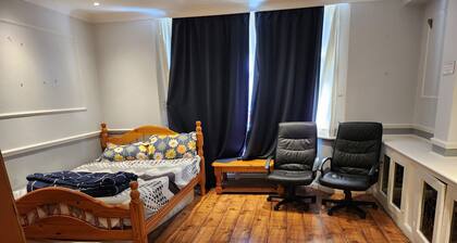 Large room near wembley stadium. 3 min walk to stadium. Awesome location