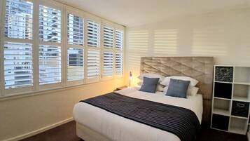 3 bedrooms, desk, iron/ironing board, travel cot