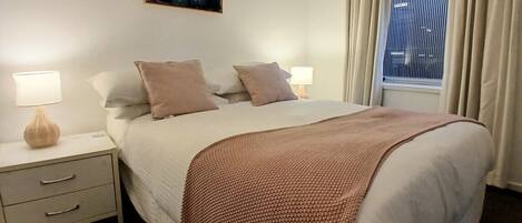 3 Schlafzimmer, Schreibtisch, Bügeleisen/Bügelbrett, Reisekinderbett