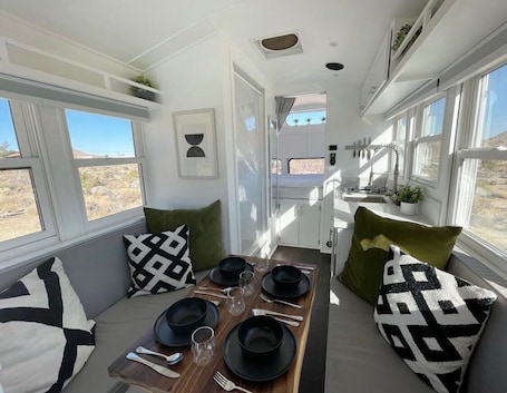 Cozy caravan in San Diego with AC & Wifi