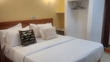 Deluxe Room | Laptop workspace, free WiFi