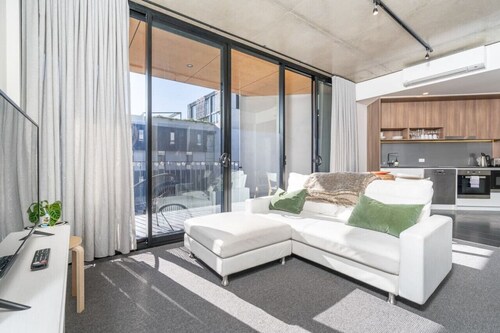 New to VRBO: Spacious Kingston Foreshore Apt