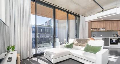 New to VRBO: Spacious Kingston Foreshore Apt