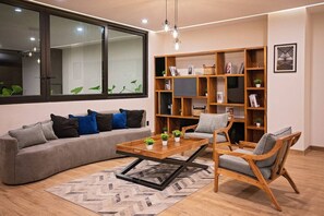 المنشأة من الداخل