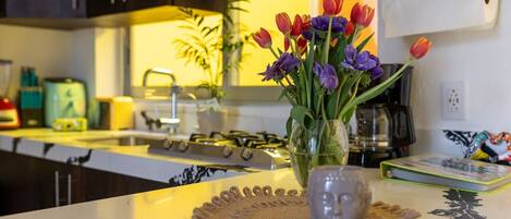 Micro-ondes, plaque de cuisson, cafetière/bouilloire