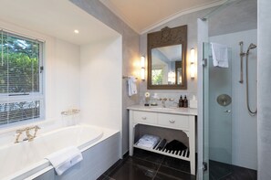 Room - Pihopa Retreat (Nelson)
