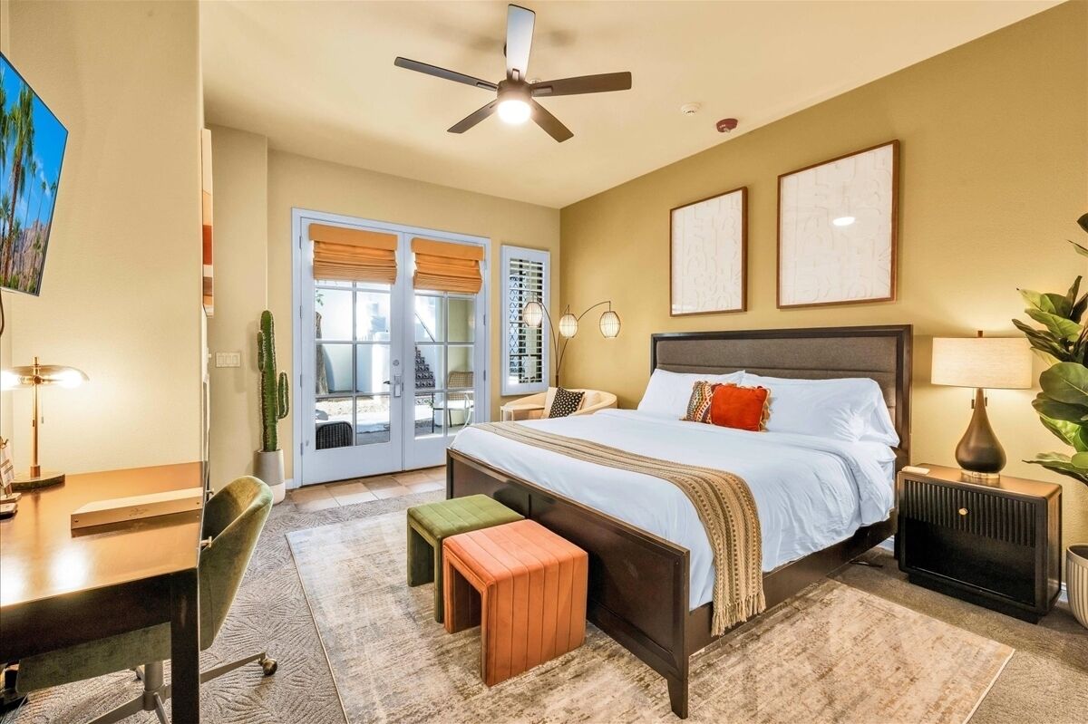 1 bedroom, desk, iron/ironing board, WiFi