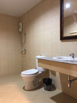 Camera Superior con letto matrimoniale o 2 letti singoli, balcone | Bagno