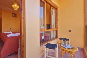 9 habitaciones, tabla de planchar con plancha y wifi gratis 