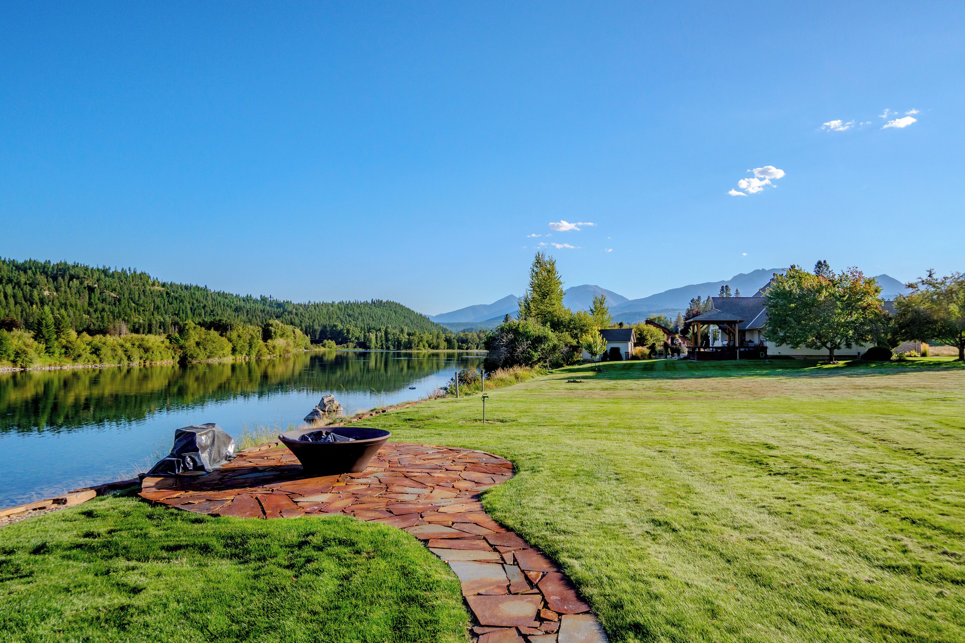 المنطقة المحيطة بالمنشأة