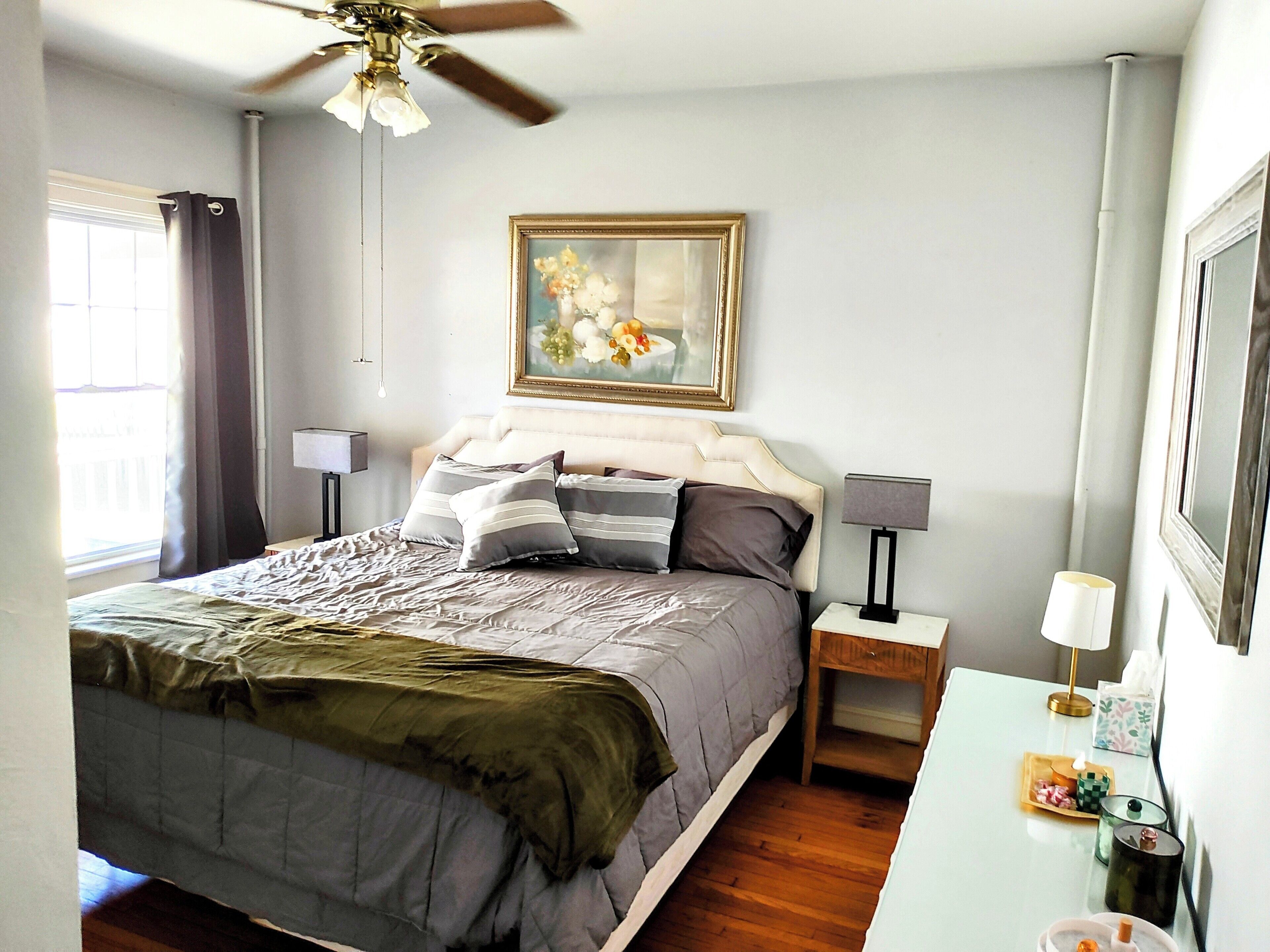 7 chambres, bureau, fer et planche à repasser, lit parapluie