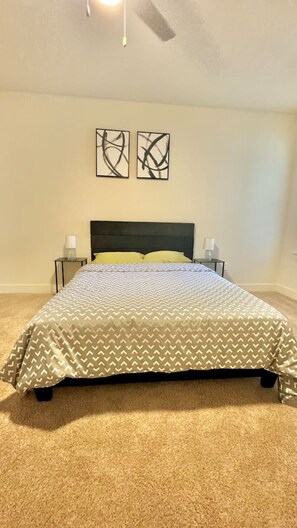 2 bedrooms, desk, iron/ironing board, WiFi - @Six Flags, La Cantera & Dining: Your Perfect Base (San Antonio)