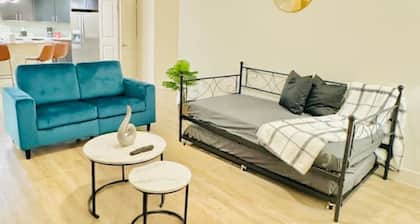 Lux 2BR 2Mi to Six Flags, La Cantera w/ Pool & Gym