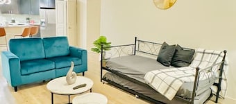 Lux 2BR 2Mi to Six Flags, La Cantera w/ Pool & Gym