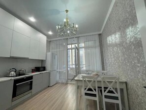 Fridge, microwave
