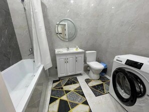 Towels, toilet paper - 2 room apartment Almatym (Almaty)