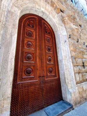 Exterior detail - Casa Politi Tuscany spacious boutique villa central location 7bedroom 4bathroom (Chiusdino)