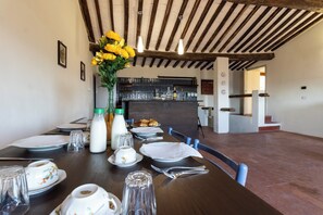Dining - Casa Politi Tuscany spacious boutique villa central location 7bedroom 4bathroom (Chiusdino)