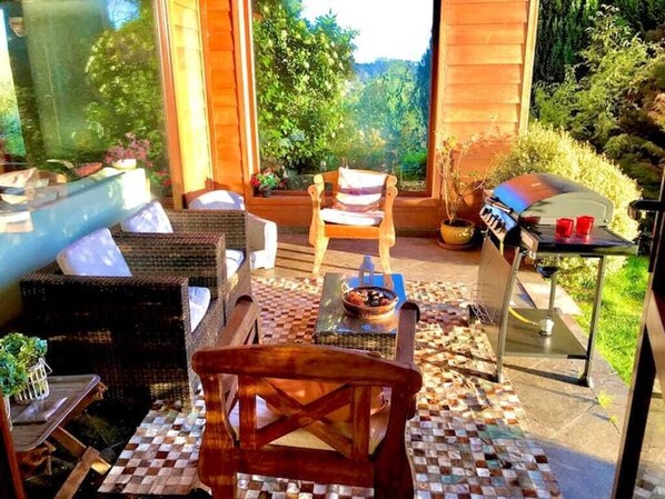 Terrace/patio - Casa en Altura con Vistas al Lago, Campo y Ciudad Para 9 Personas (Puerto Varas)