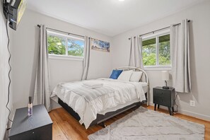 5 slaapkamers, een strijkplank/strijkijzer, wifi, beddengoed