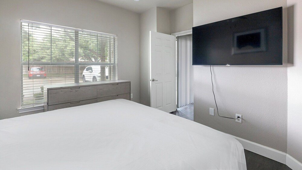 Barsalal l Fullyfurnished 1BD w/ 24hr fitness center, clubhouse