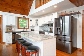 Køleskab, mikrobølgeovn, ovn, kogeplade