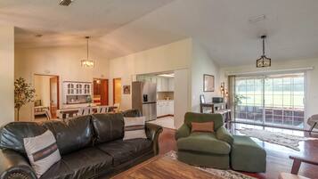 Smart TV, fireplace, books, stereo