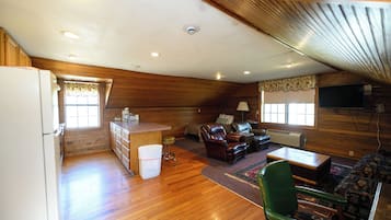 Kabin Junior, 1 kamar tidur, pemandangan danau | 1 kamar tidur, seprai premium, dan didekorasi berbeda-beda