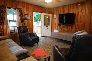 Comfort Cabin | Premium bedding, individually decorated, individually furnished