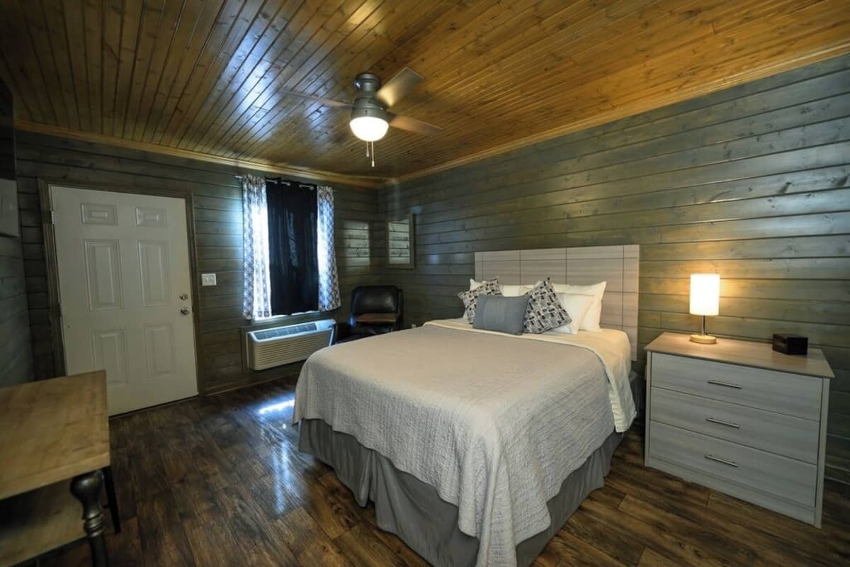 Club Cabin | 1 bilik tidur, peralatan tempat tidur premium, dihias secara berasingan