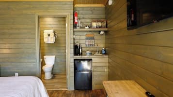 Club Cabin | Private kitchenette