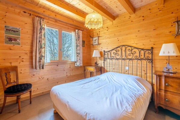 4 bedrooms, WiFi, bed sheets