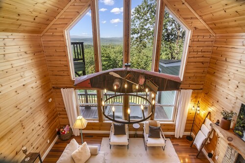 Year Round Mtn View + EV Charger + Hot Tub + Firepit