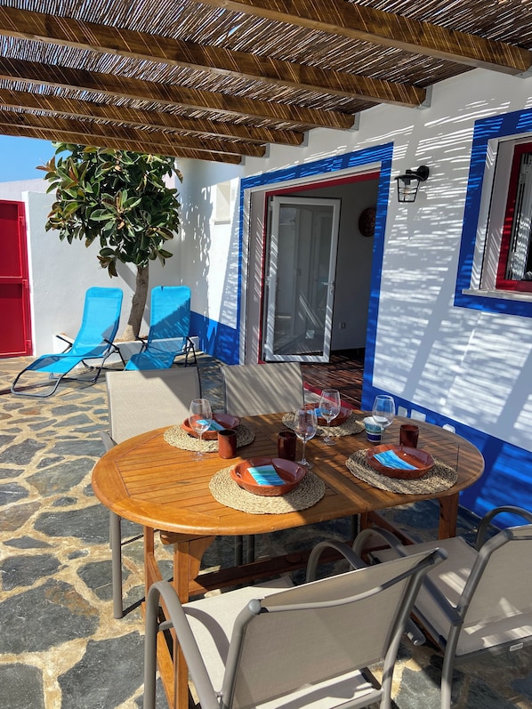 Outdoor dining - Casa da Oriola Maison Avec Piscine Dans un Petit Village Typique Dalentejo (Oriola)