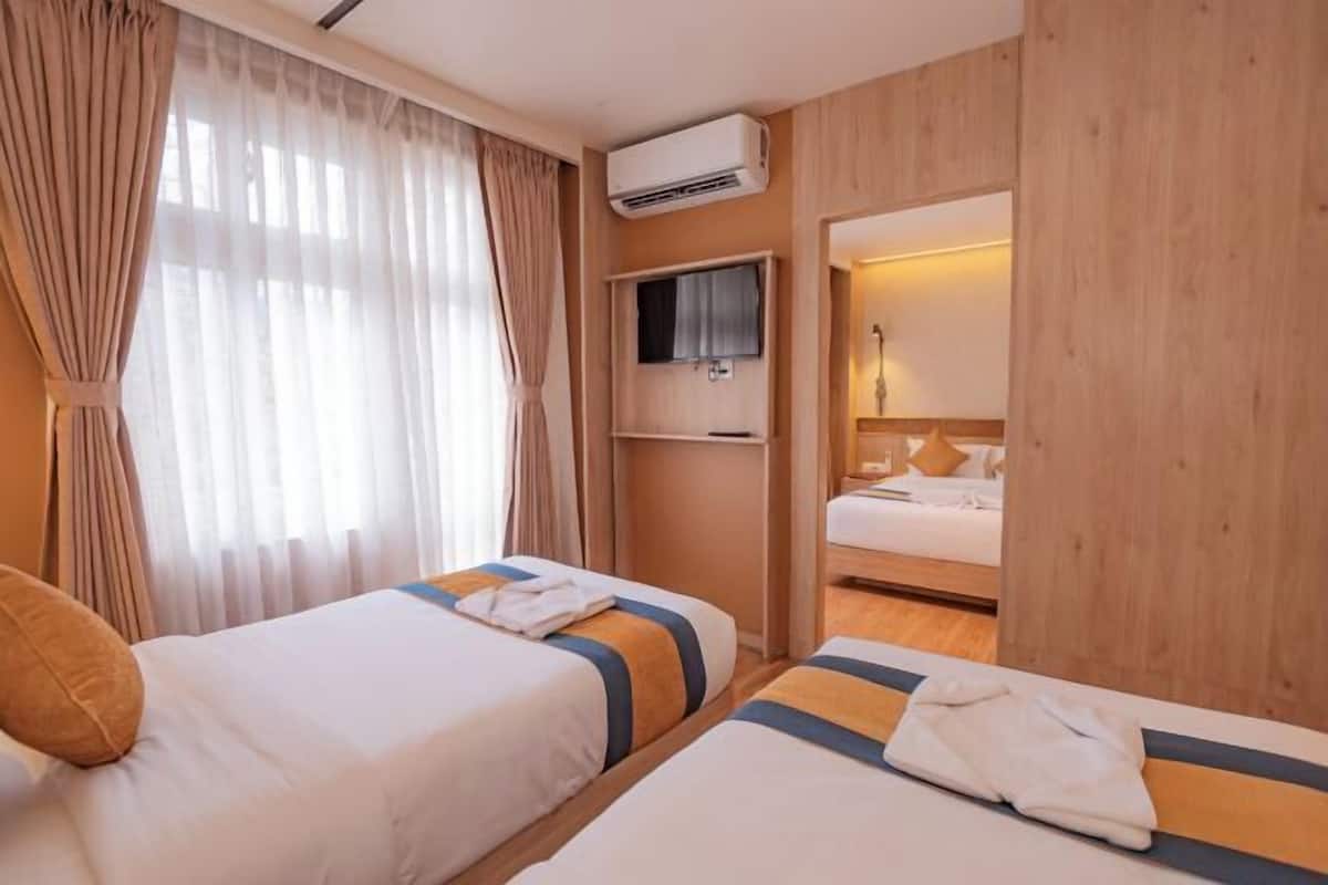 1 bedroom, desk, laptop workspace, soundproofing