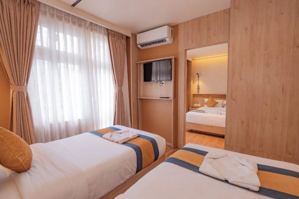 Deluxe Family Room