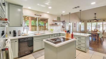 Coffee/tea maker, fridge, microwave, oven